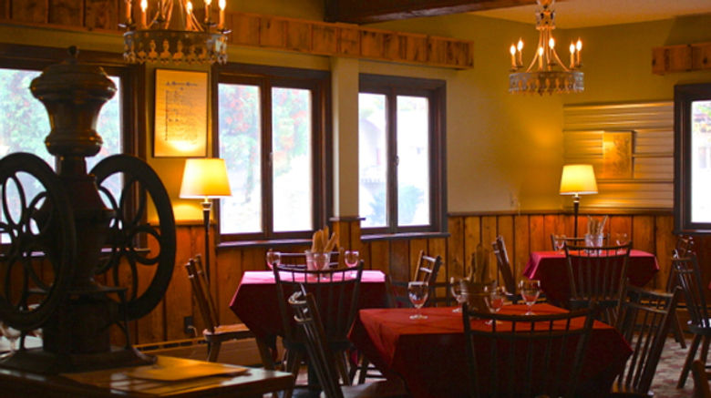<b>The Upper Pass Lodge at Magic Mountain Restaurant</b>