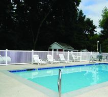 Pride Motel & Cottages Pool