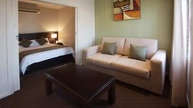 Frome Apartments Suite
