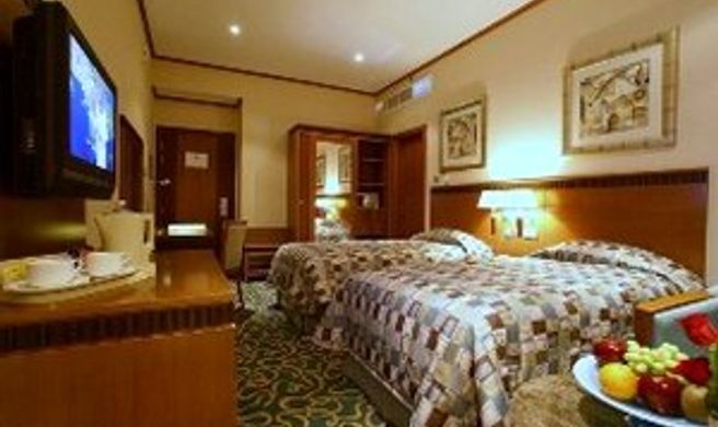 Golden Tulip Al Barsha Room