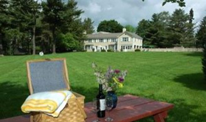 Devonfield Inn Exterior