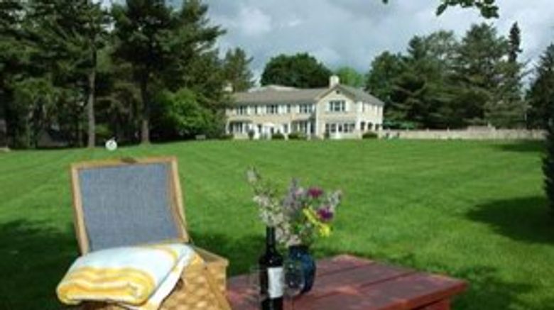 Devonfield Inn Exterior