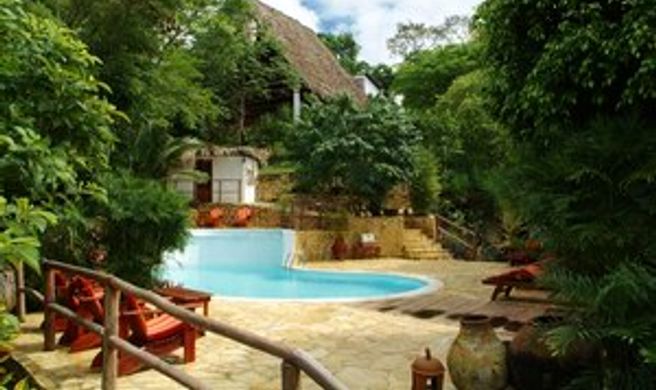La Lancha Resort Exterior