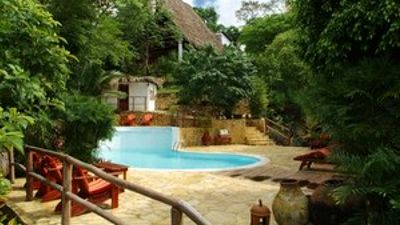 La Lancha Resort