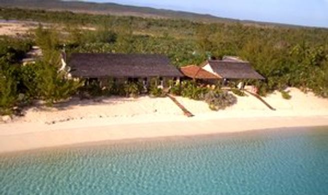 Island HoppInn Exterior