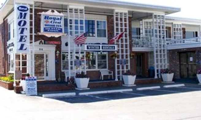 Royal Crest Motor Inn Exterior
