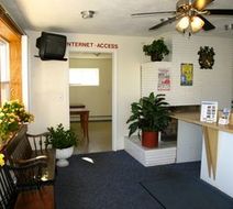 Royal Crest Motor Inn Lobby