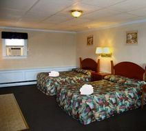 Royal Crest Motor Inn Room