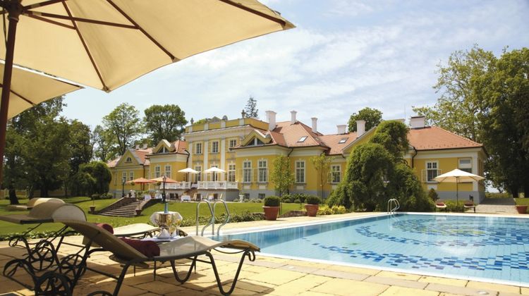 Hertelendy Kastely Pool