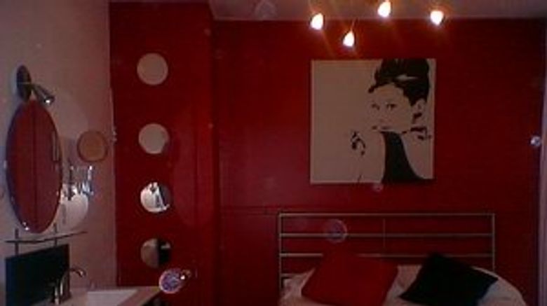 <b>Celebrities Hotel Room</b>