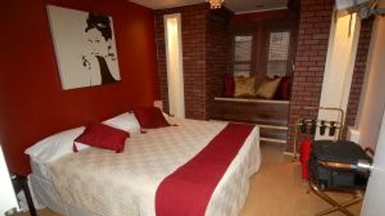<b>Celebrities Hotel Room</b>