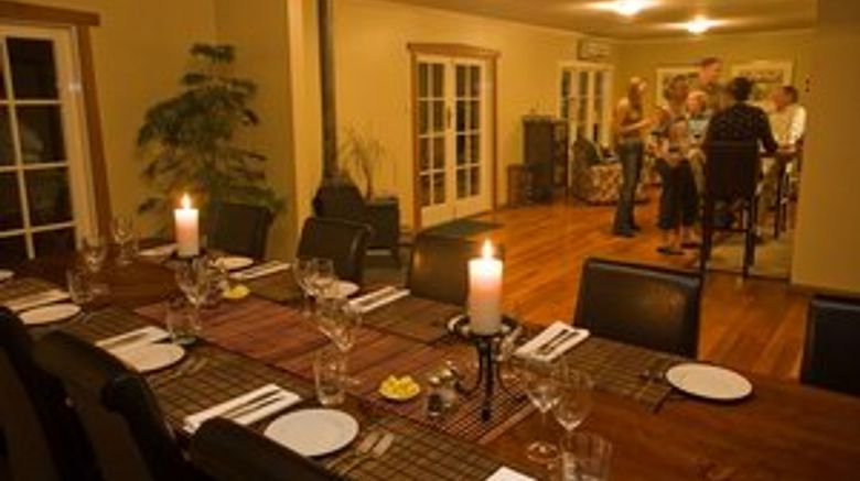 <b>Eleven Owen River Lodge Restaurant</b>