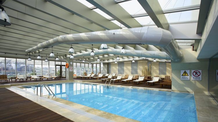 Holiday Inn Istanbul Airport Pool