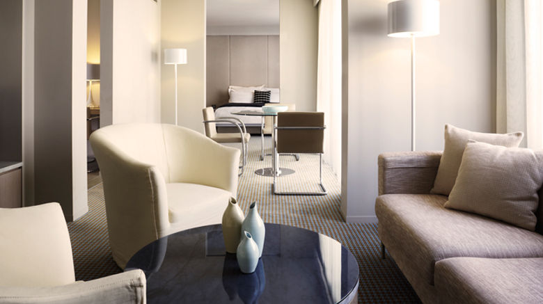 <b>Hotel Realm Suite</b>