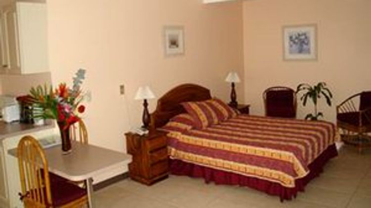 LaCatalina Hotel & Suites Suite
