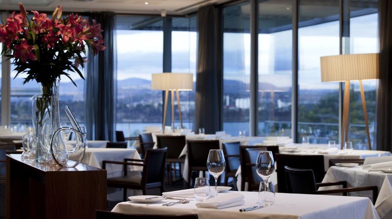 <b>Mona Pavilions Restaurant</b>