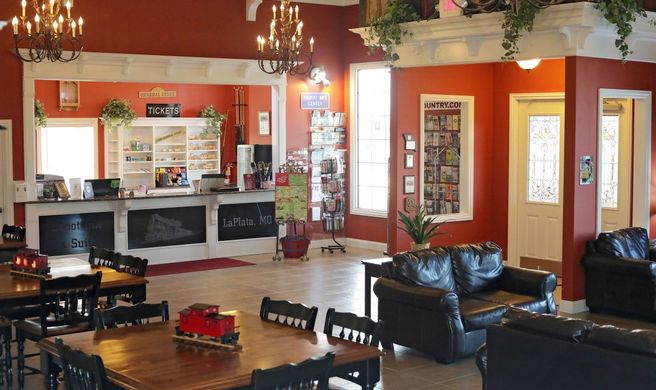 Depot Inn & Suites Lobby