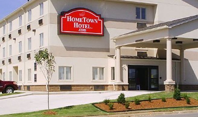 HomeTown Hotel Exterior