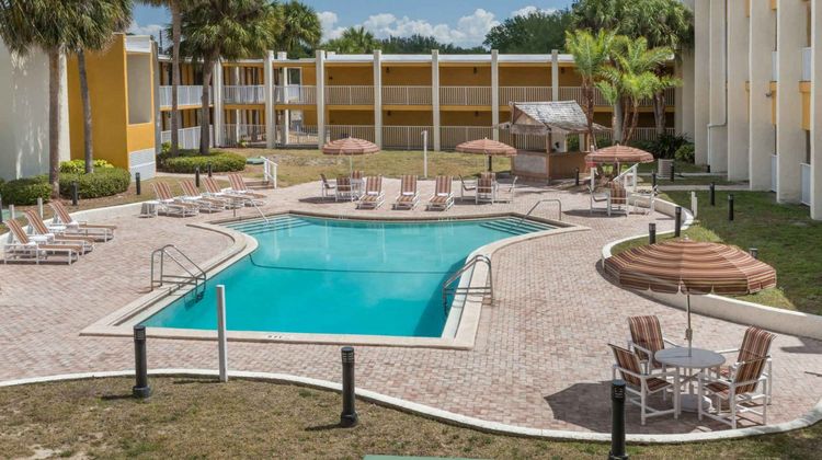 Days Inn & Suites Clermont Pool