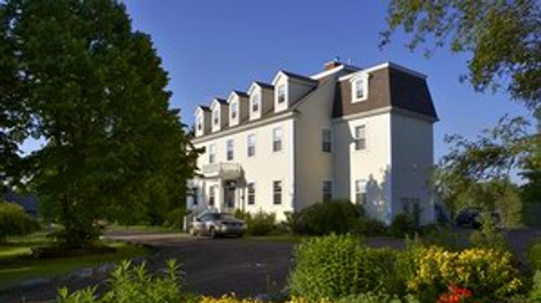 <b>DesBarres Manor Inn Exterior</b>