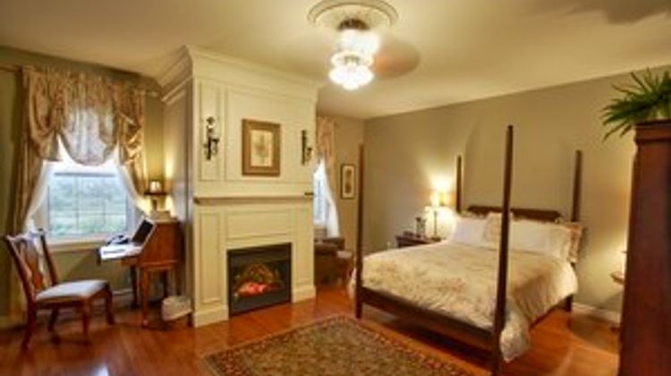 DesBarres Manor Inn Room