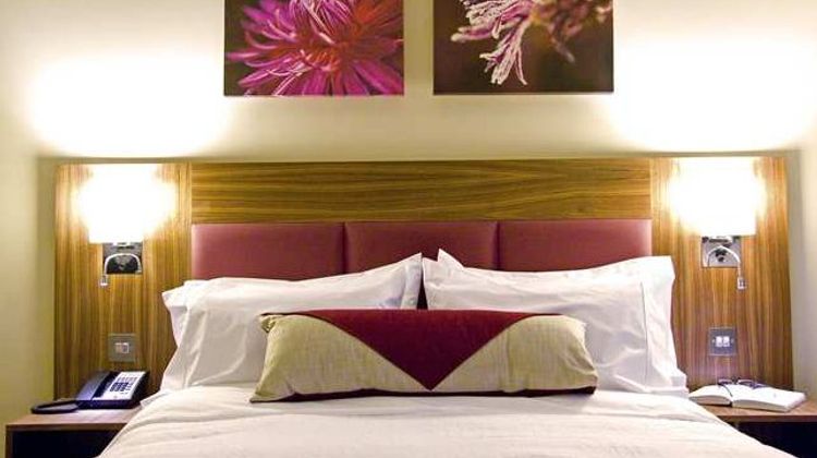London Luton Vale Hotel Room