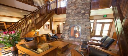 FivePine Lodge & Conference Center Lobby