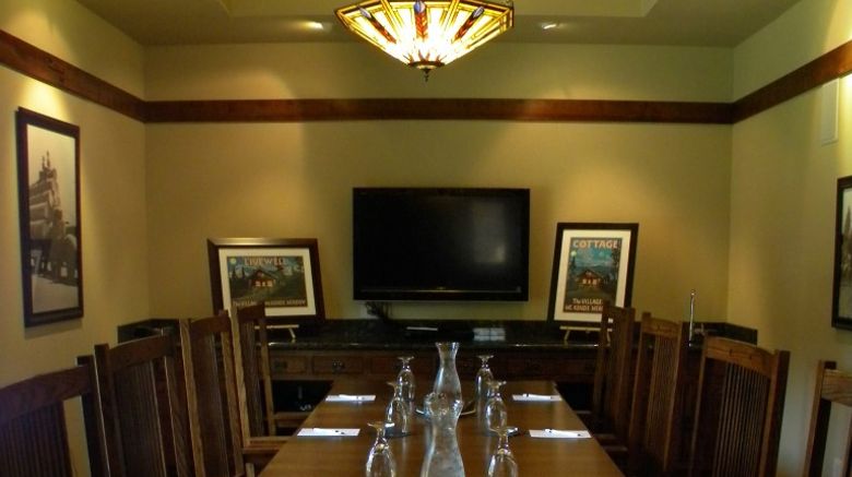<b>FivePine Lodge & Conference Center Meeting</b> <b>FivePine Lodge & Conference Center Meeting</b>