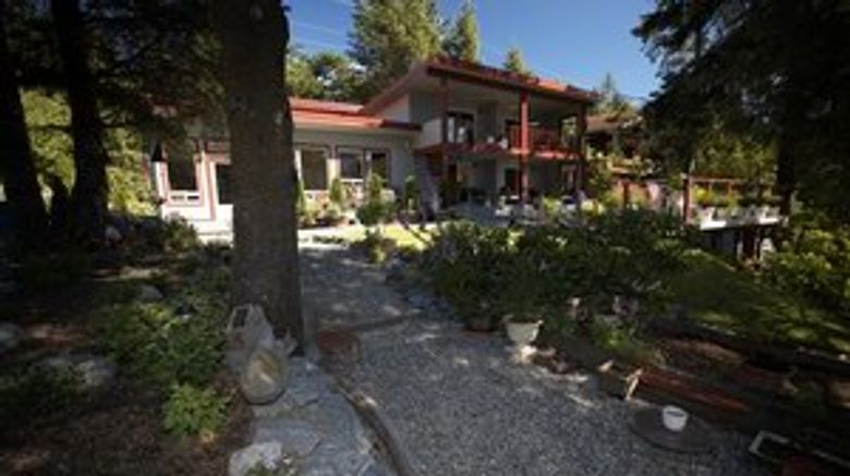 <b>Black Bear Inn Exterior</b>
