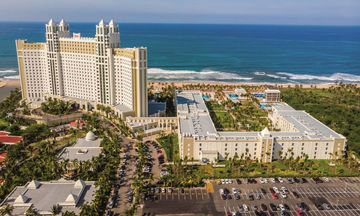 Hotel Riu Emerald Bay