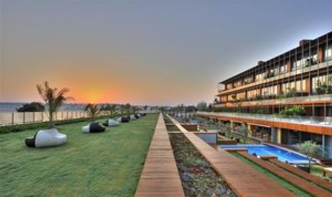 7800 Cesme Residences & Hotel Exterior
