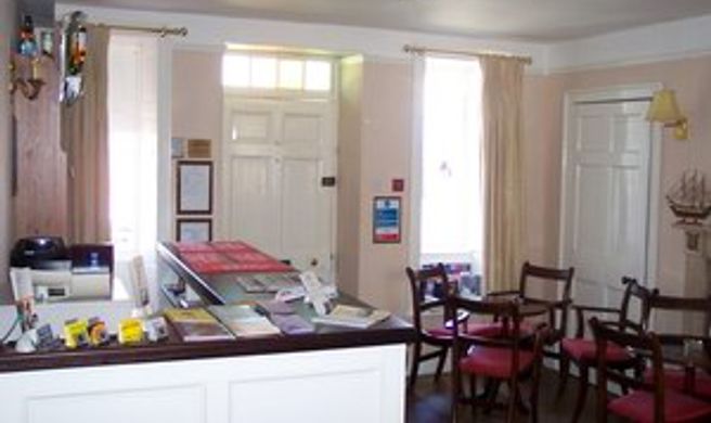 Rounceval House Hotel Lobby