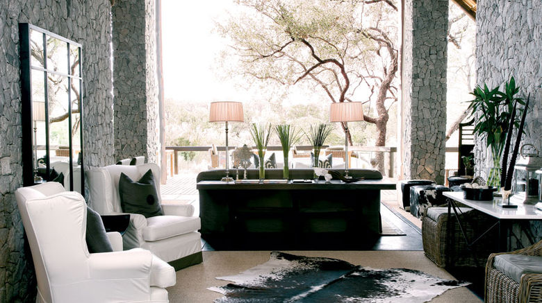 <b>Private Granite Suites, Londolozi Lobby</b>