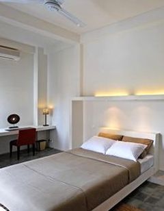 Viroth's Hotel