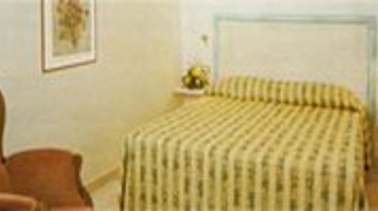 <b>Villa Valente Village & Country Club Room</b> <b>Villa Valente Village & Country Club Room</b>