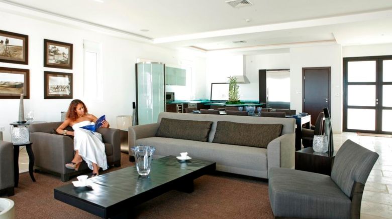 <b>Coral Beach Club Suite</b>