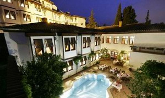 Aspen Hotel Exterior
