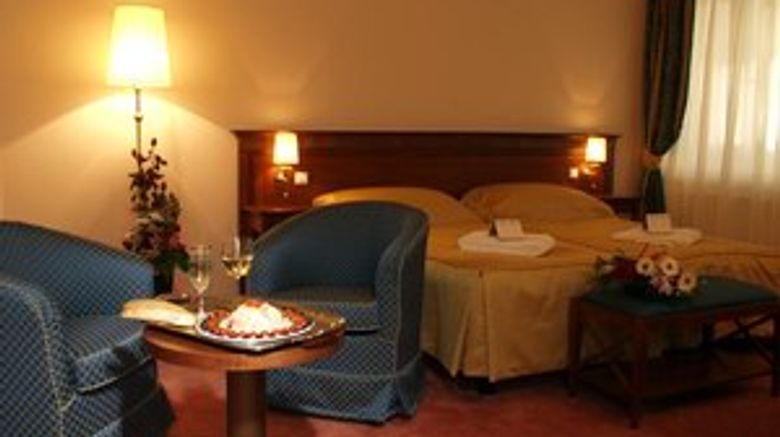 <b>Hotel Louis Leger Room</b>