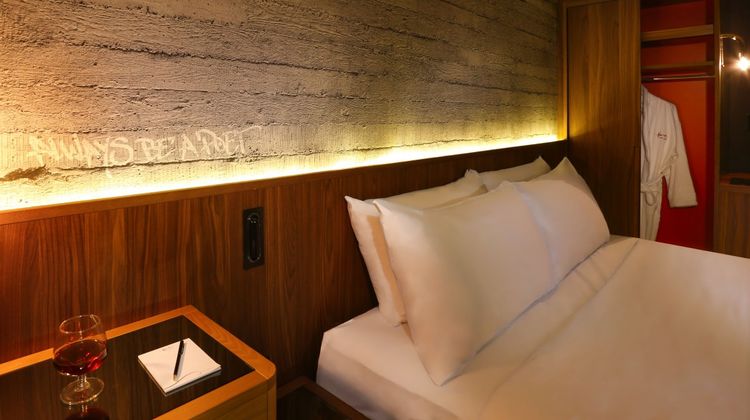 Hotel Henri NY Room