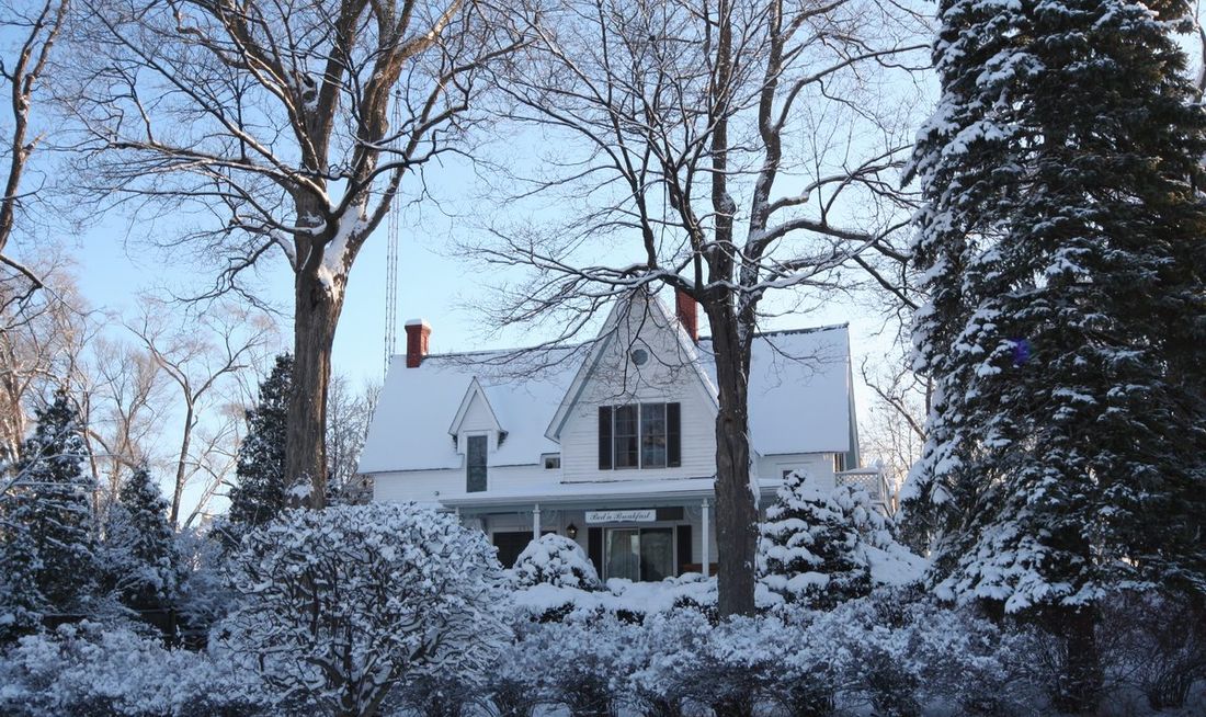 Eleven Gables Inn & Cottage Exterior