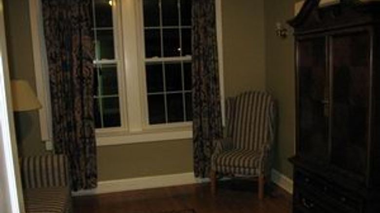 <b>Commodore Hotel Linden Suite</b>