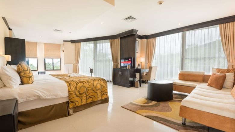 <b>Royal Corin Thermal Water & Spa Resort Suite</b> <b>Royal Corin Thermal Water & Spa Resort Suite</b>