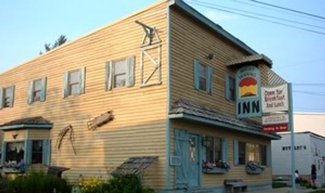 Milo's Guesthouse Exterior