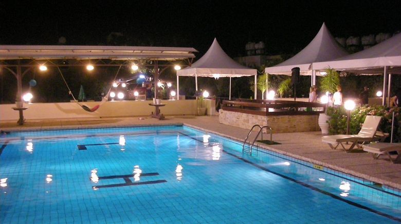 <b>Lucky Hotel Apartments Pool</b>