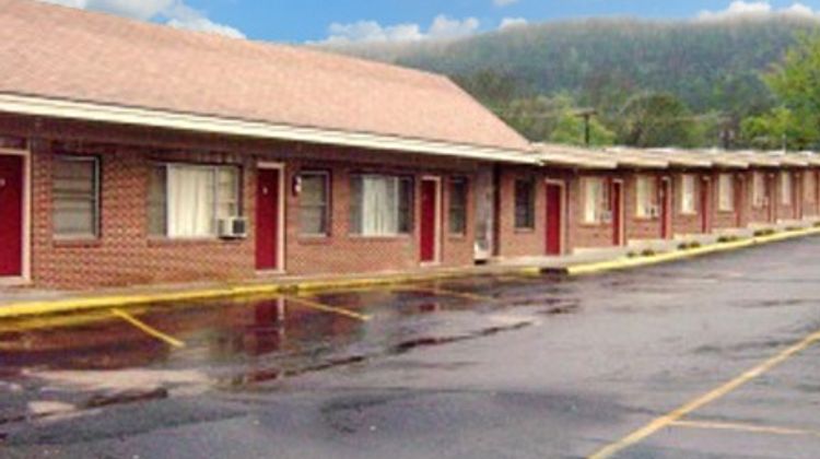 Shamrock Motel Exterior