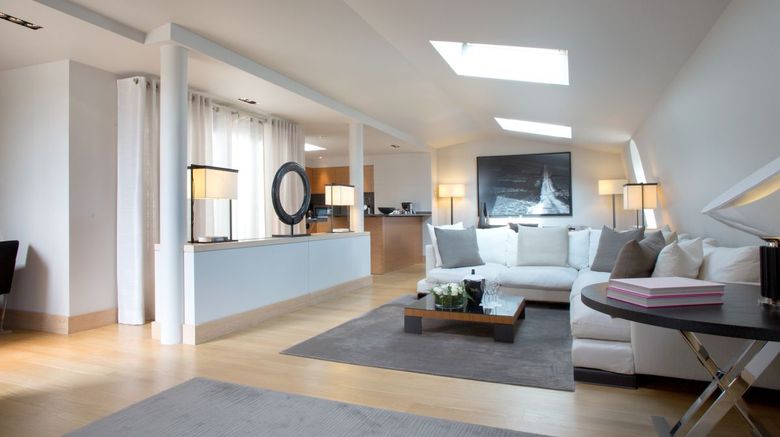 <b>La Reserve Paris Apartments Lobby</b>