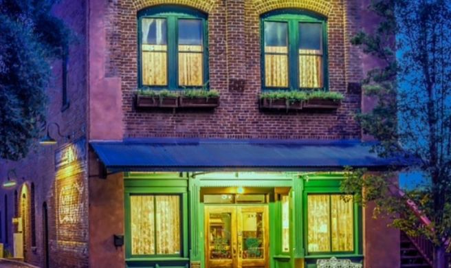 Peerless Hotel Exterior