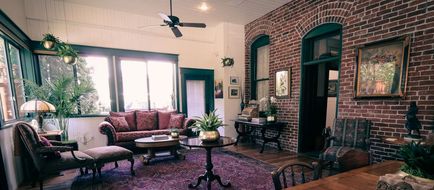 Peerless Hotel Lobby