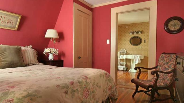 <b>Birchwood Inn Room</b>