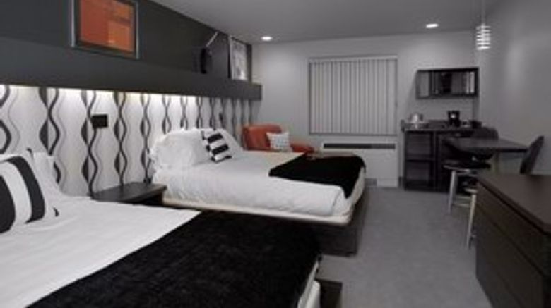 <b>The Metropolis Resort Room</b>
